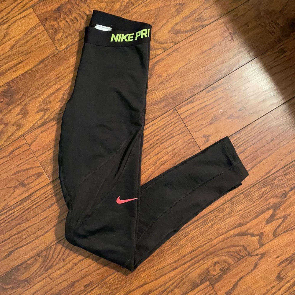 Small Nike Pro Hyperwarm leggings